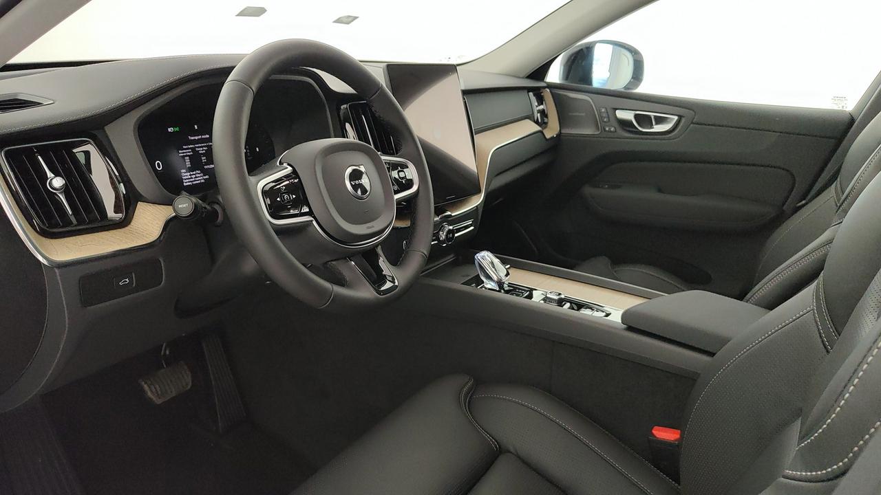 VOLVO XC60 2.0 b5 mhev Ultra Dark awd auto