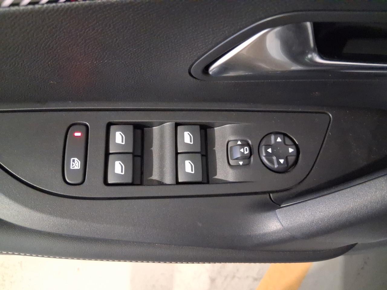 Peugeot 2008 PureTech 100 S&S Allure