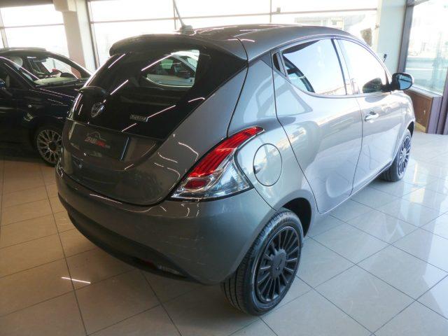 LANCIA Ypsilon 1.0 hybrid 70 Cv Silver Plus - OK NEOPATENTATI