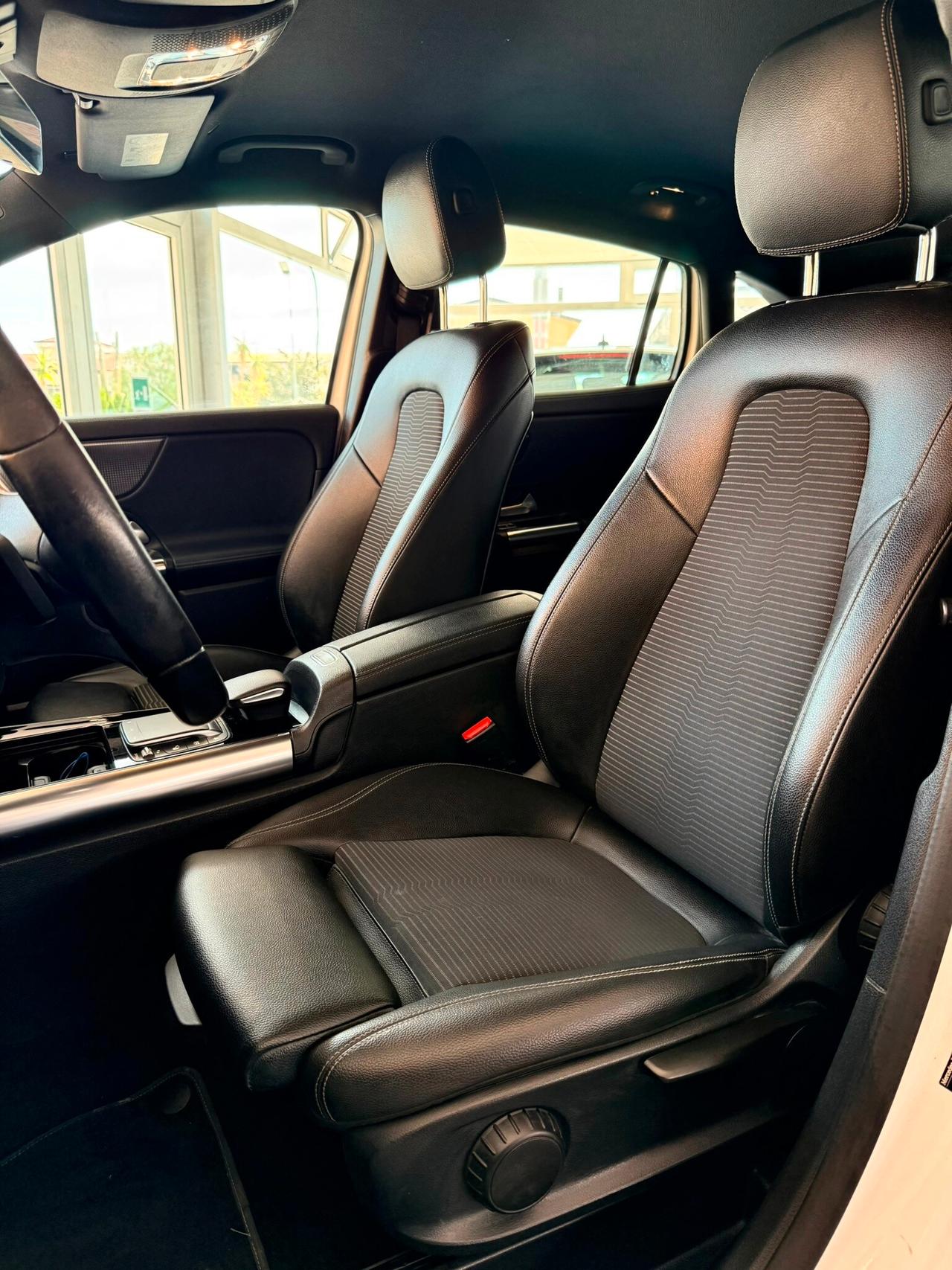 MERCEDES GLA (H247) GLA 200 d Automati...