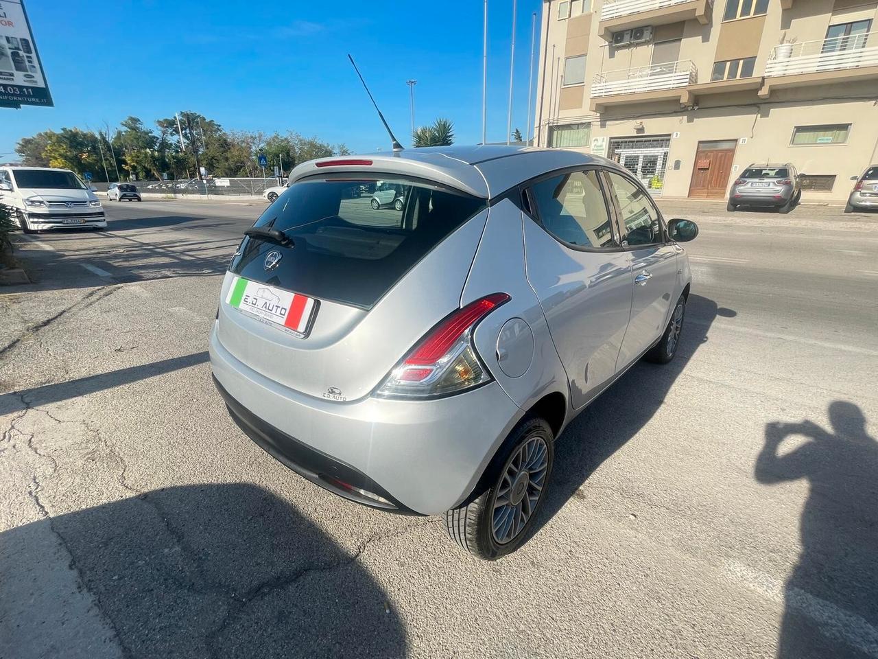 Lancia Ypsilon 0.9 TwinAir 85 CV 5 porte Metano Ecochic Gold