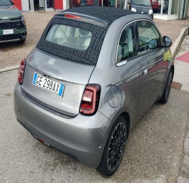 FIAT 500C Cabrio 42 kWh La Prima 320 Km autonomia