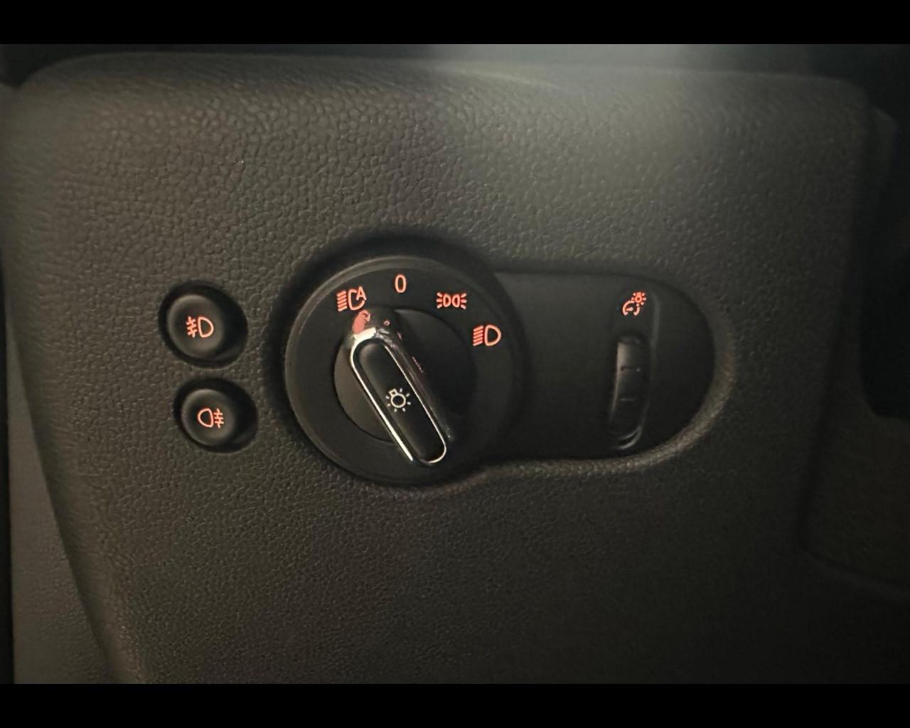 MINI Mini 4ª serie (F56) - Mini 1.5 Cooper D Business XL