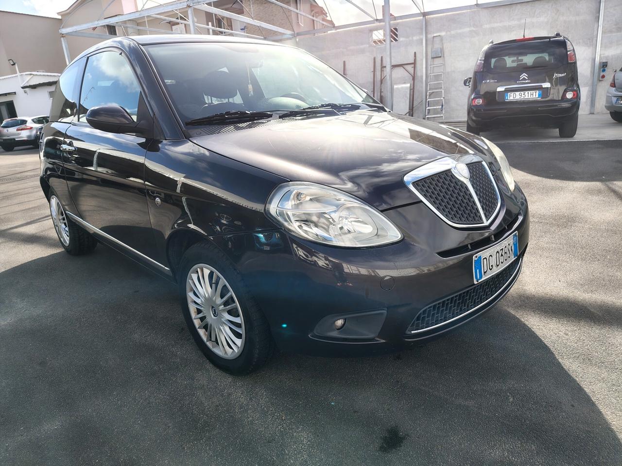 Lancia Ypsilon 1.3 MJT 75 CV Platino