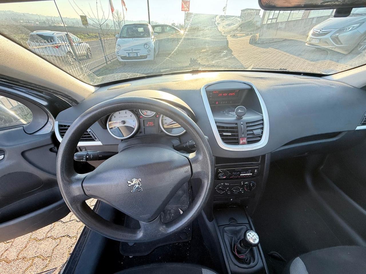 Peugeot 207 1.4 BENZINA 2006 NEOP.