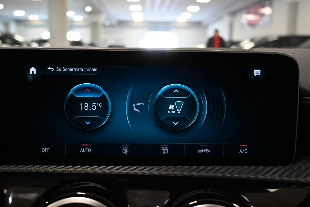 Mercedes-benz CLA 180 SHOOTING BREAK 180D 116CV AUTOMATIC BUSINESS SOLUTION ( FARI LED - PDC NAVI )