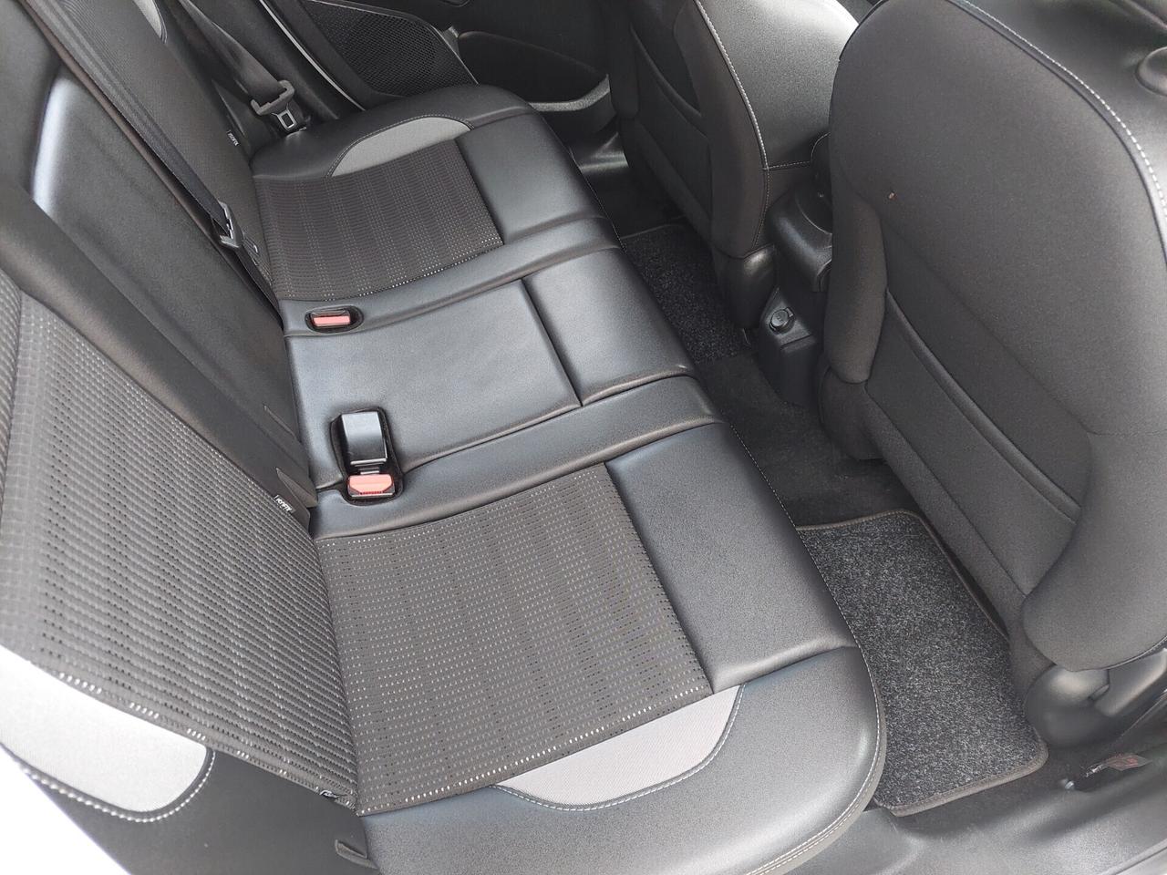 Peugeot 2008 BlueHDi 100cv Allure