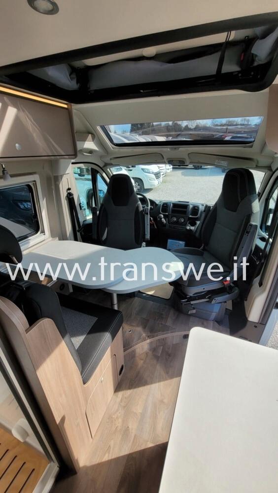 Carado CV 600 PRO+ camper van con tetto POP UP