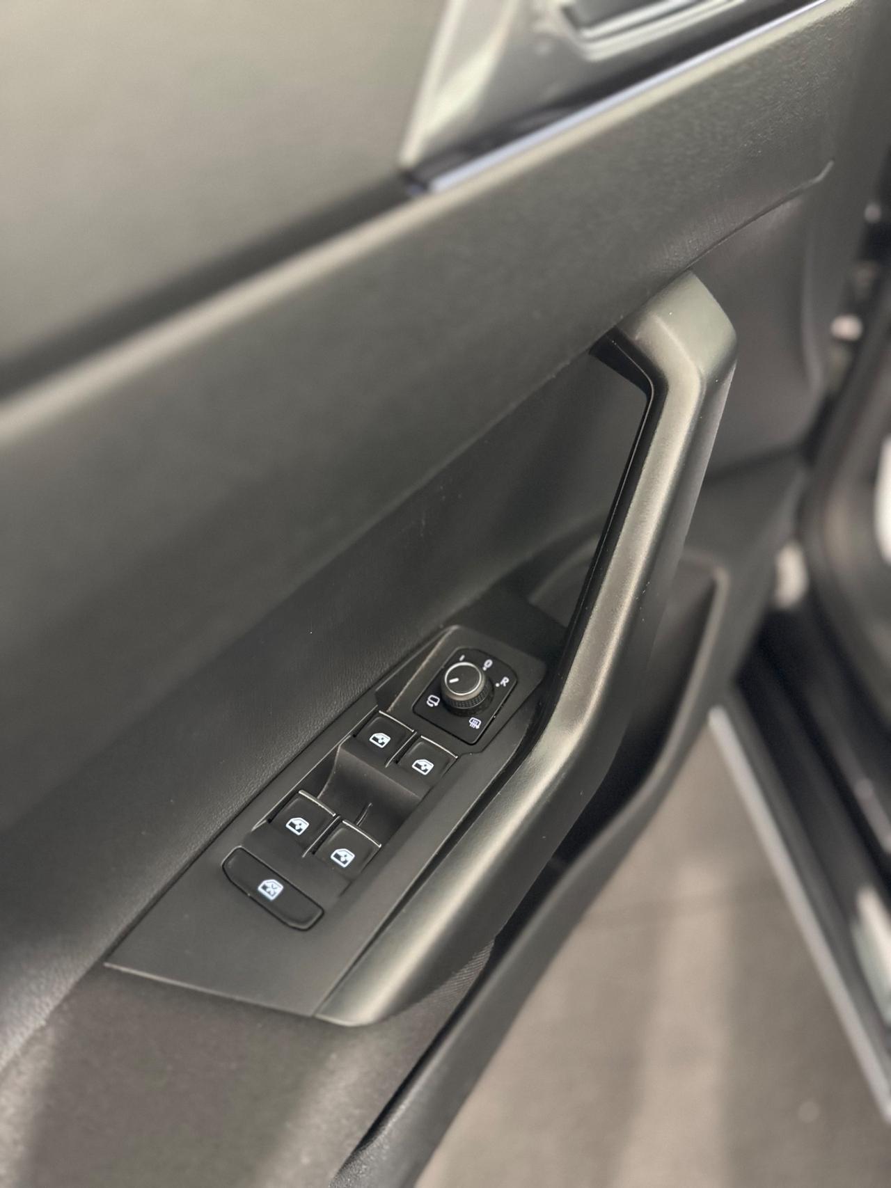 Volkswagen Polo Style, fanali full led IQ LIGHT, APPLECARPLAY & ANDROID AUTO, PARCHRGGIO AUTOMATICO,