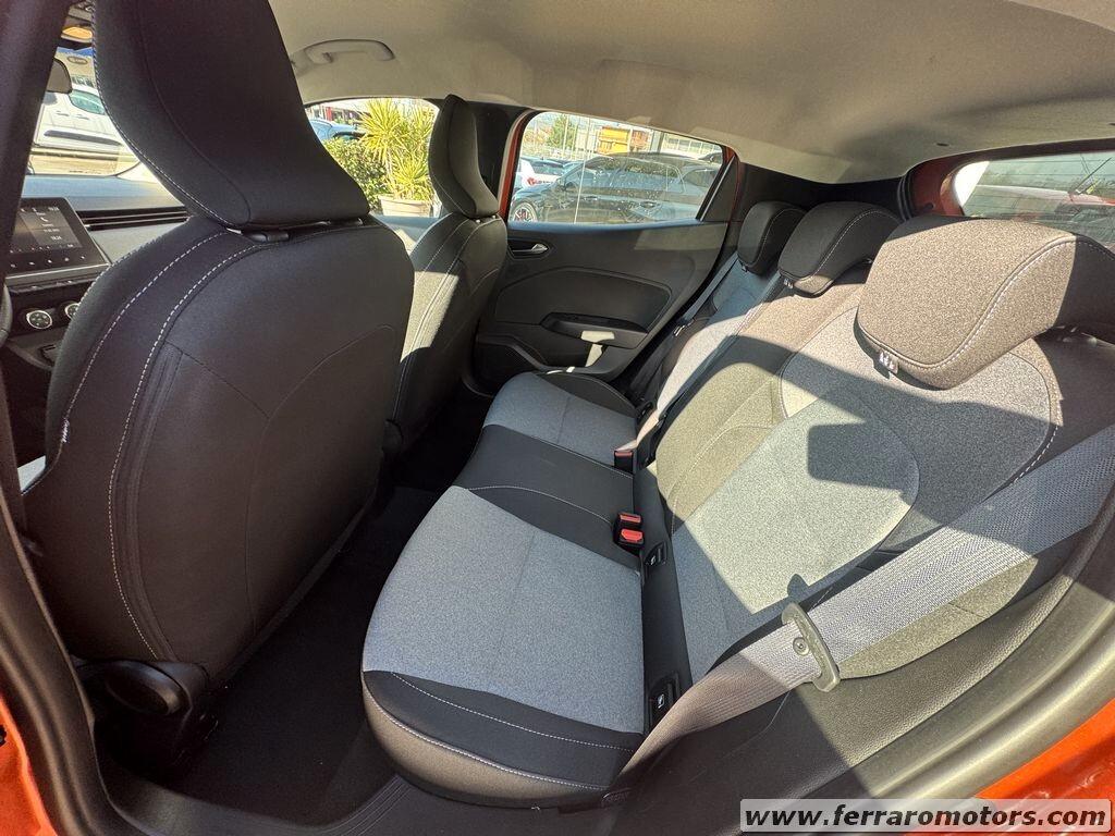 Renault Clio SCe 65 CV neo patentati a soli 179 euro al mese