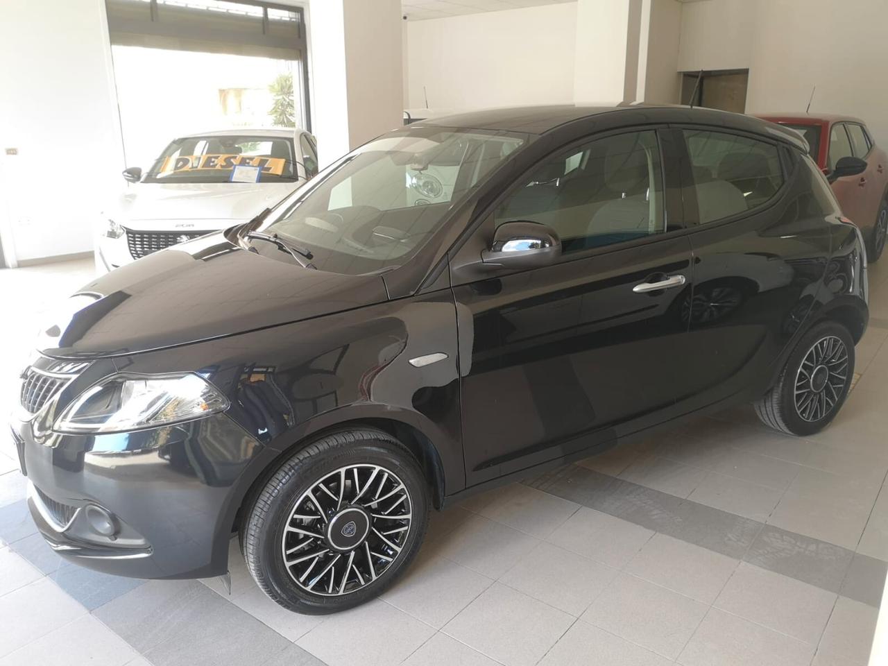 Lancia Ypsilon 1.0FireFly 70CV 5p Hyb Platino 2024
