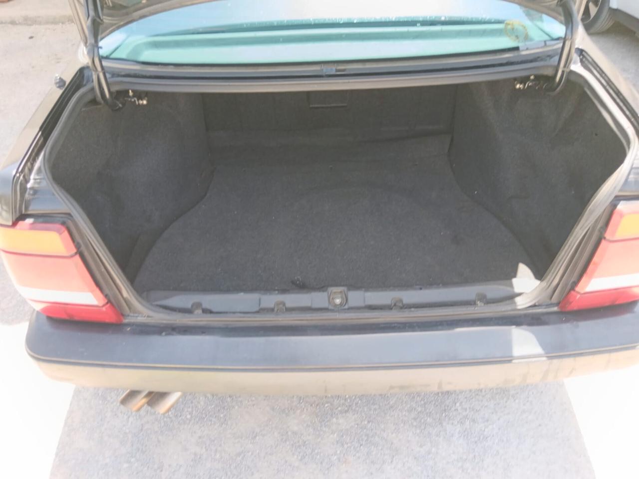 Lancia Thema 8.32 cat