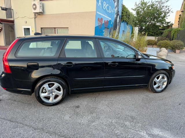 VOLVO V50 D2 R-design senza nessun lavoro da fare