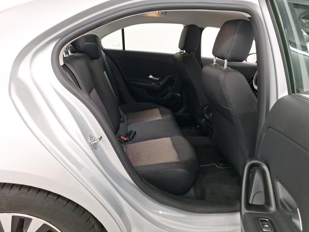 MERCEDES-BENZ A 180D SEDAN 116CV AUTOMATIC BUSINESS SOLUTION ( CRUISE - NAVI PREMIUM - PARK ASSIST - TELECAMERA POST. )