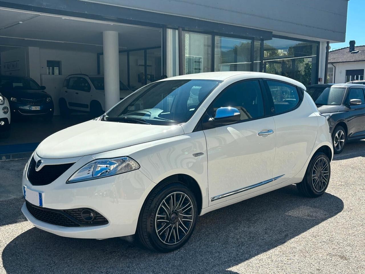 Lancia Ypsilon 1.0 FireFly 5 porte S&S Hybrid Ecochic Gold