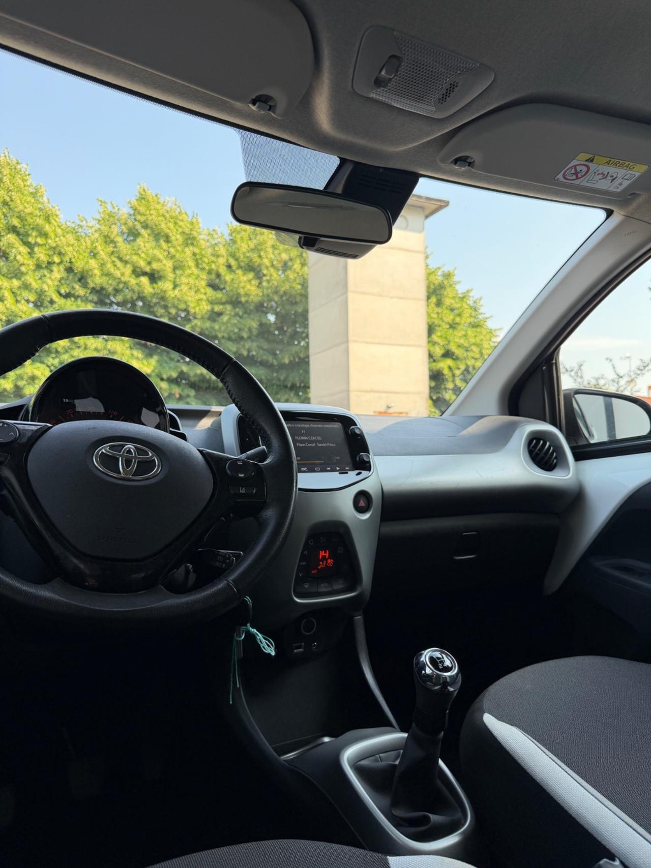 Toyota Aygo 1.0 VVT-i 69 CV 5 porte x-black TSS