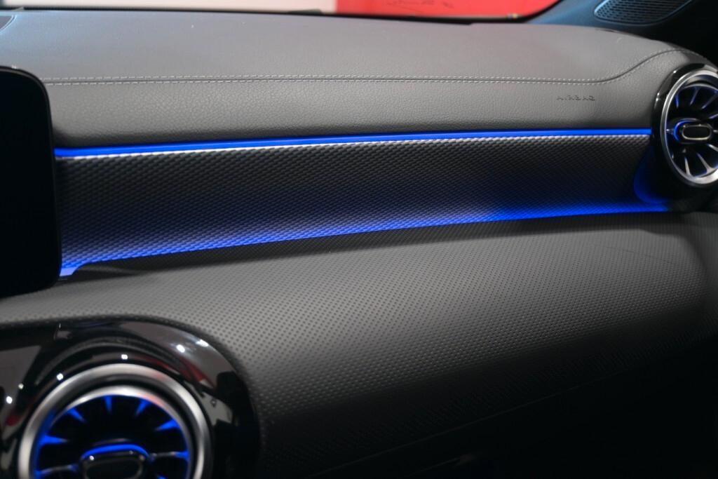 MERCEDES-BENZ CLA SHOOTING BRAKE 180D 115CV AUTOMATIC BUSINESS SOLUTION ( FARI LED - PELLE - AMBIENT LIGHTS - CRUISE - NAVI PREMIUM - PARK ASSIST - CERCHI 18 )