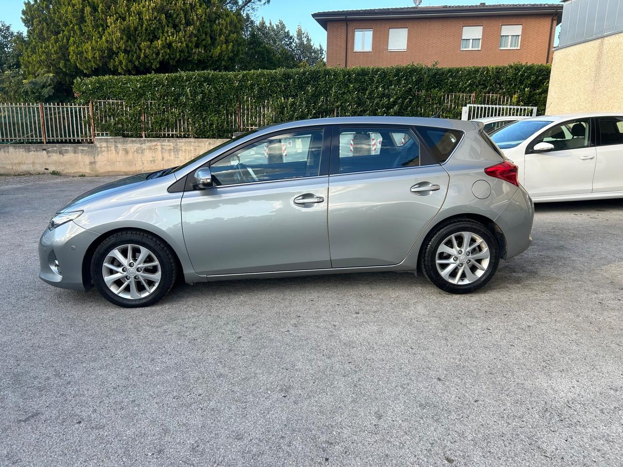 Toyota Auris 1.4 D-4D Lounge