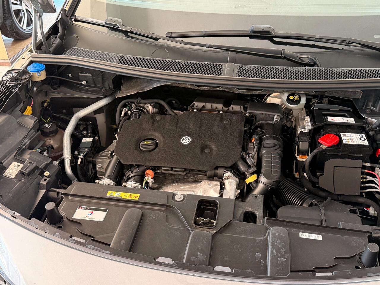 Peugeot 3008 1.5 BLUEHDI 130 cv. Eat8 ALLURE