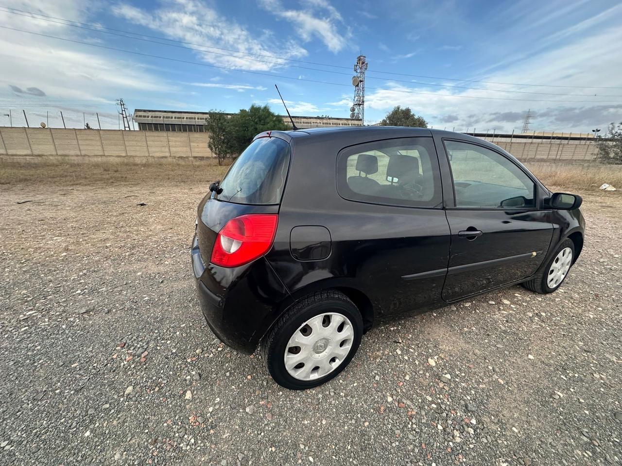 Renault Clio 1.5 Diesel- NEOPATENTATI