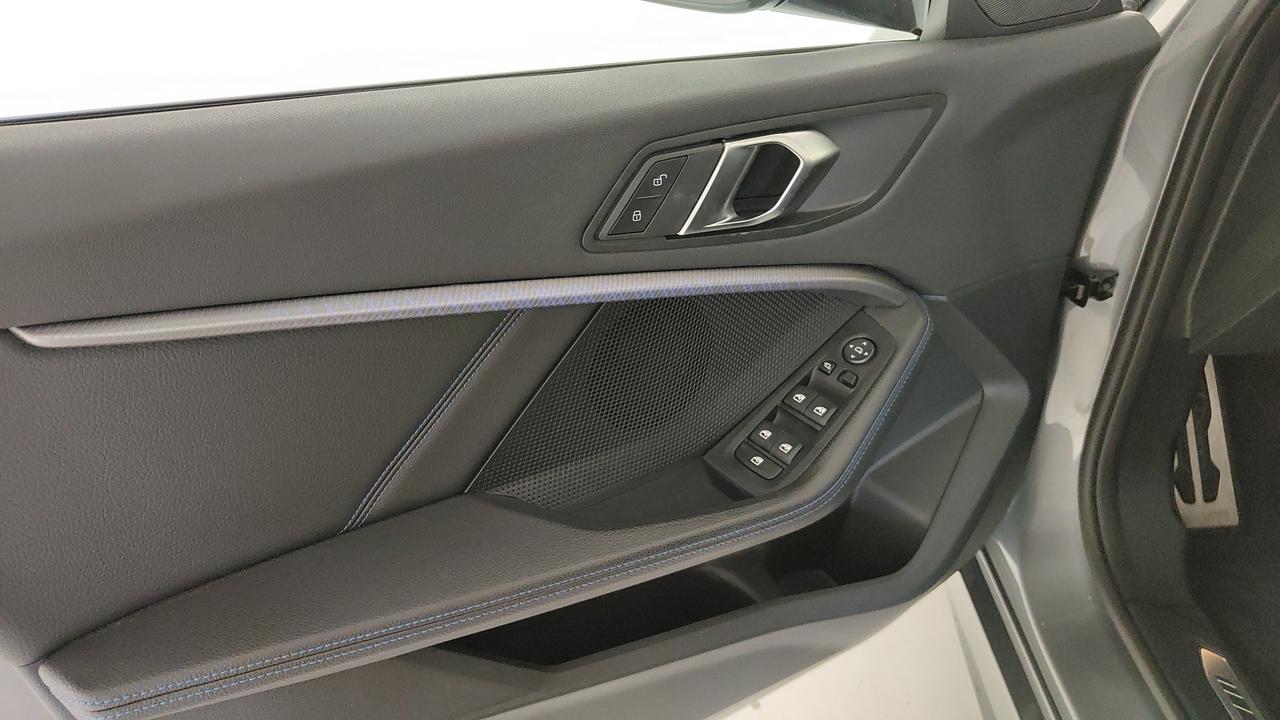 BMW Serie 1 F40 - M 135i xdrive ColorVision Edition auto