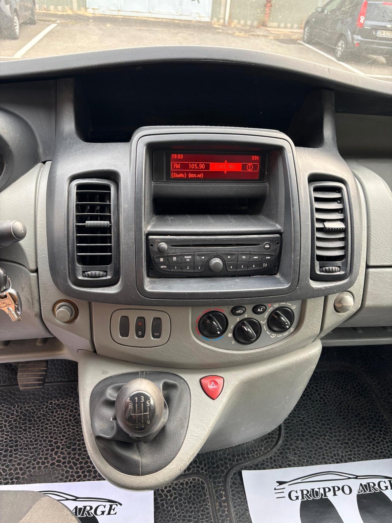 RENAULT TRAFIC