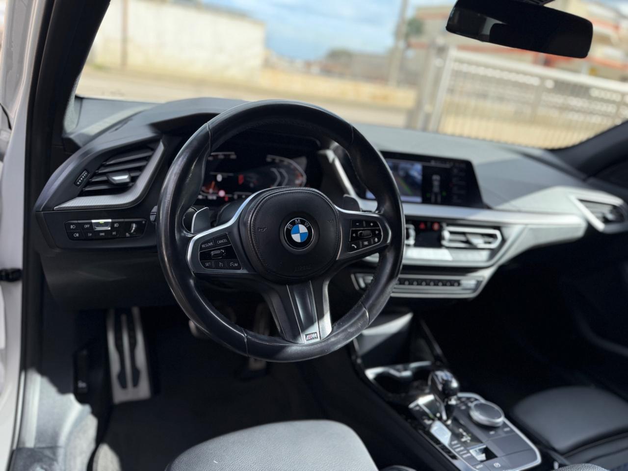 Bmw 118 118d 5p. Msport