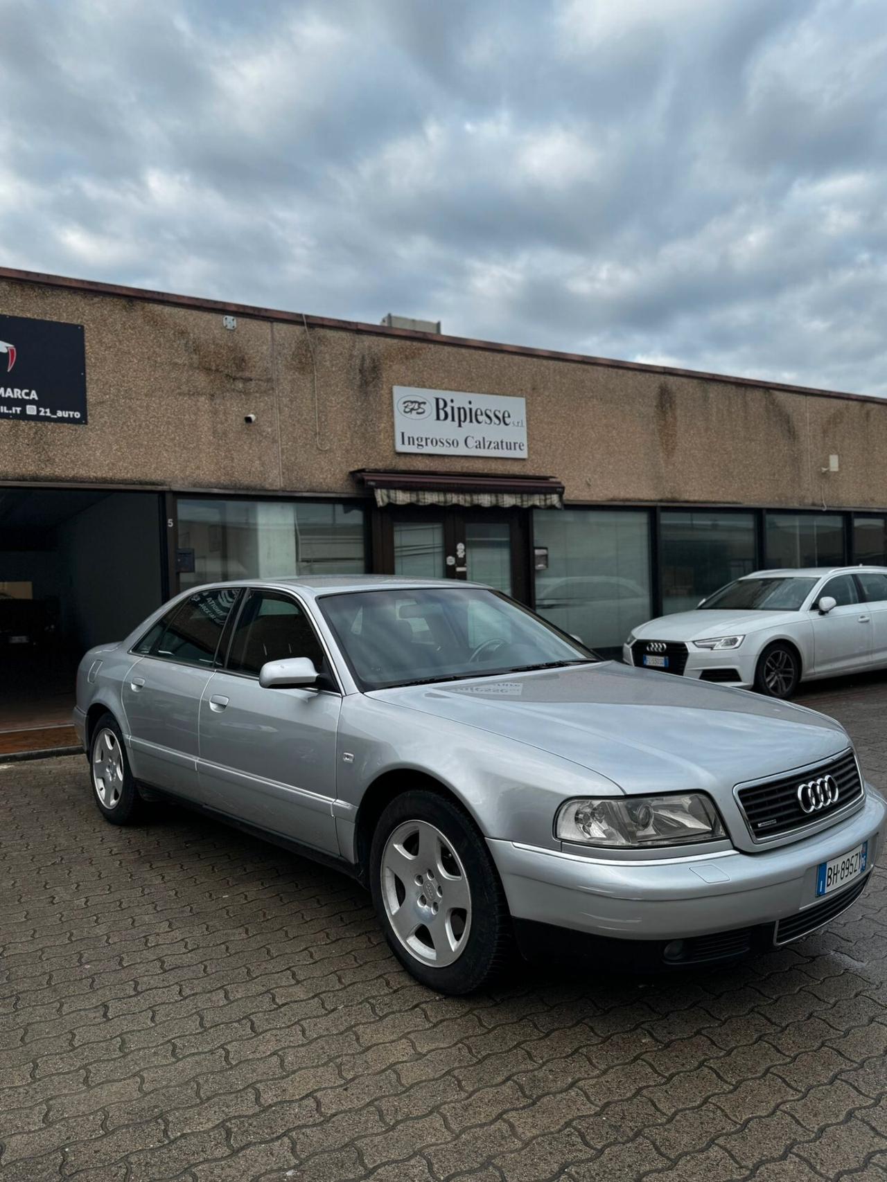 Audi A8 2.5 V6 TDI/180 CV cat quattro Tiptr.