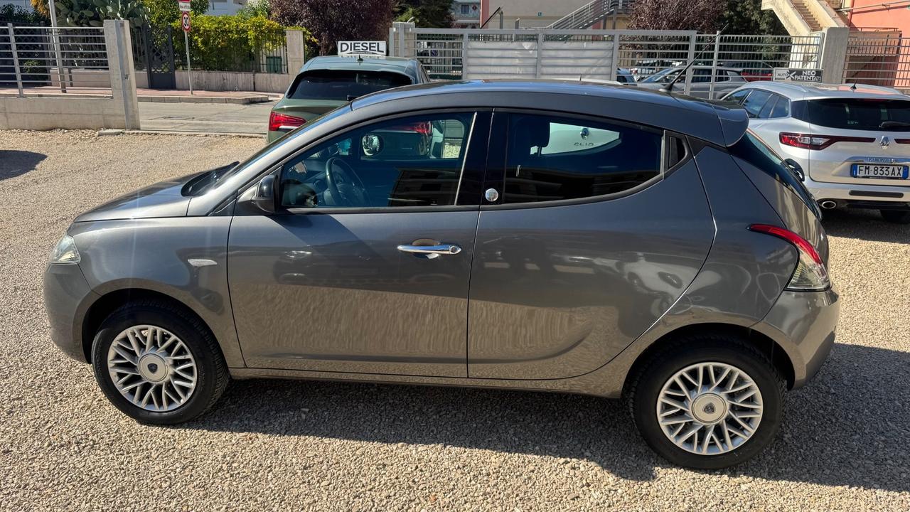 Lancia Ypsilon 0.9 TwinAir 85 CV 5 porte Metano Ecochic Gold