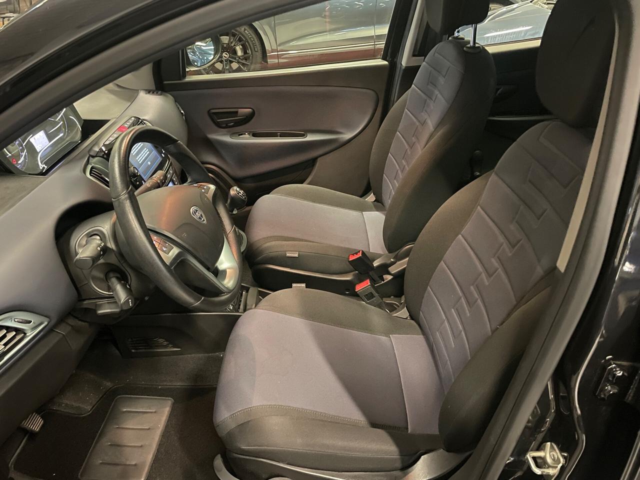 Lancia Ypsilon 1.0 FireFly 5 porte S&S Hybrid Platino