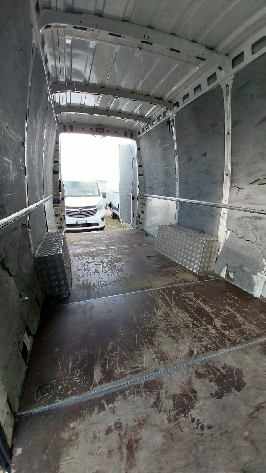 Iveco DAILY TETTO ALTO LUNGO