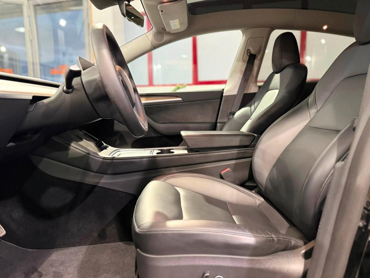 Tesla Model Y Long Range 2024
