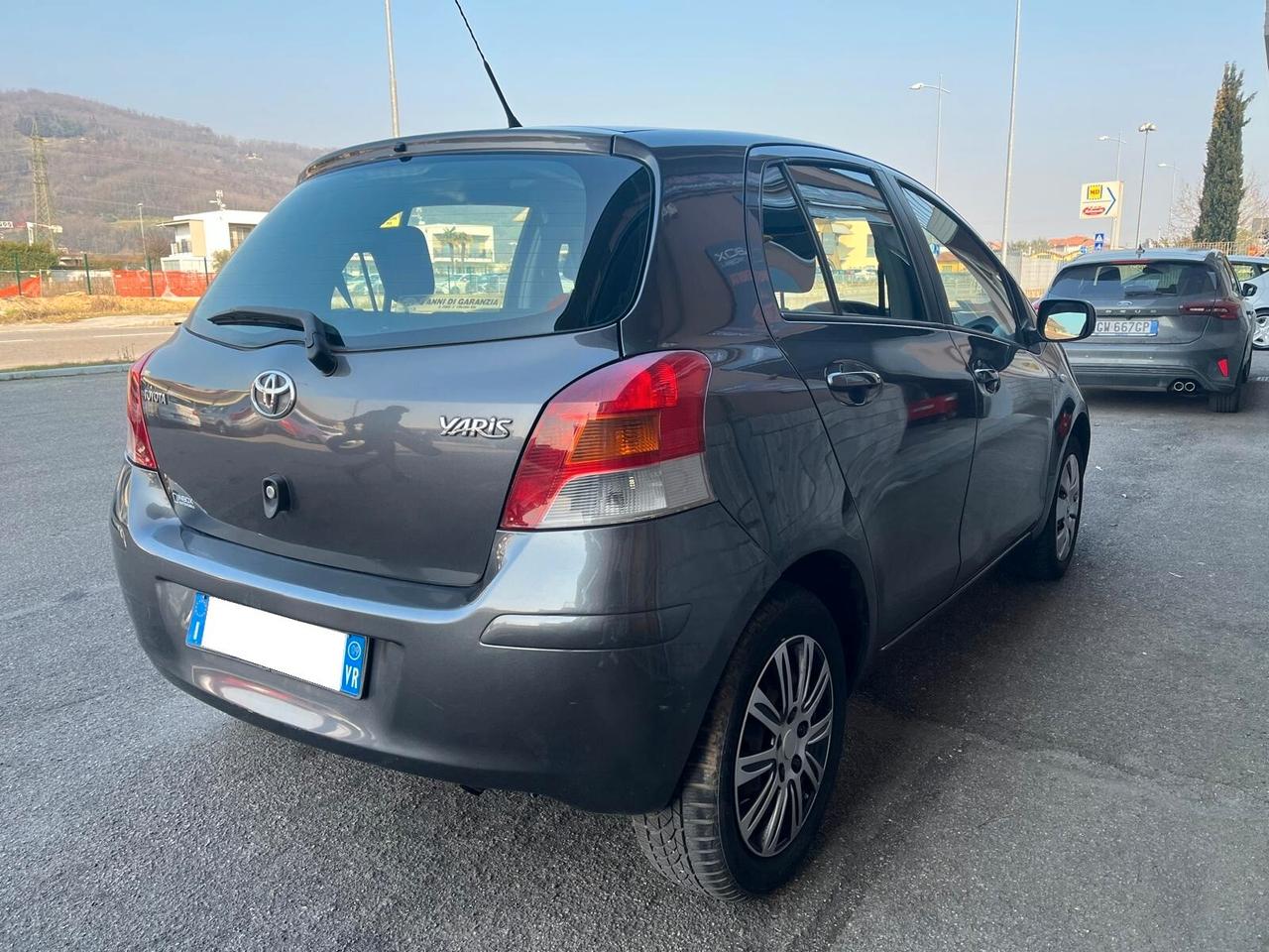 Toyota Yaris Yaris 5p 1.0 - NEOPATENTATI OK - UNICOPROPRIETARIO