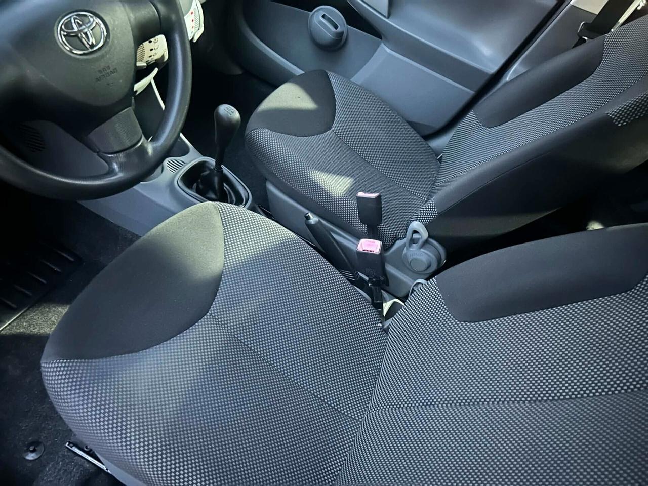 TOYOTA AYGO 1.0 68CV 2012 EURO 5 TOTAL BLACK