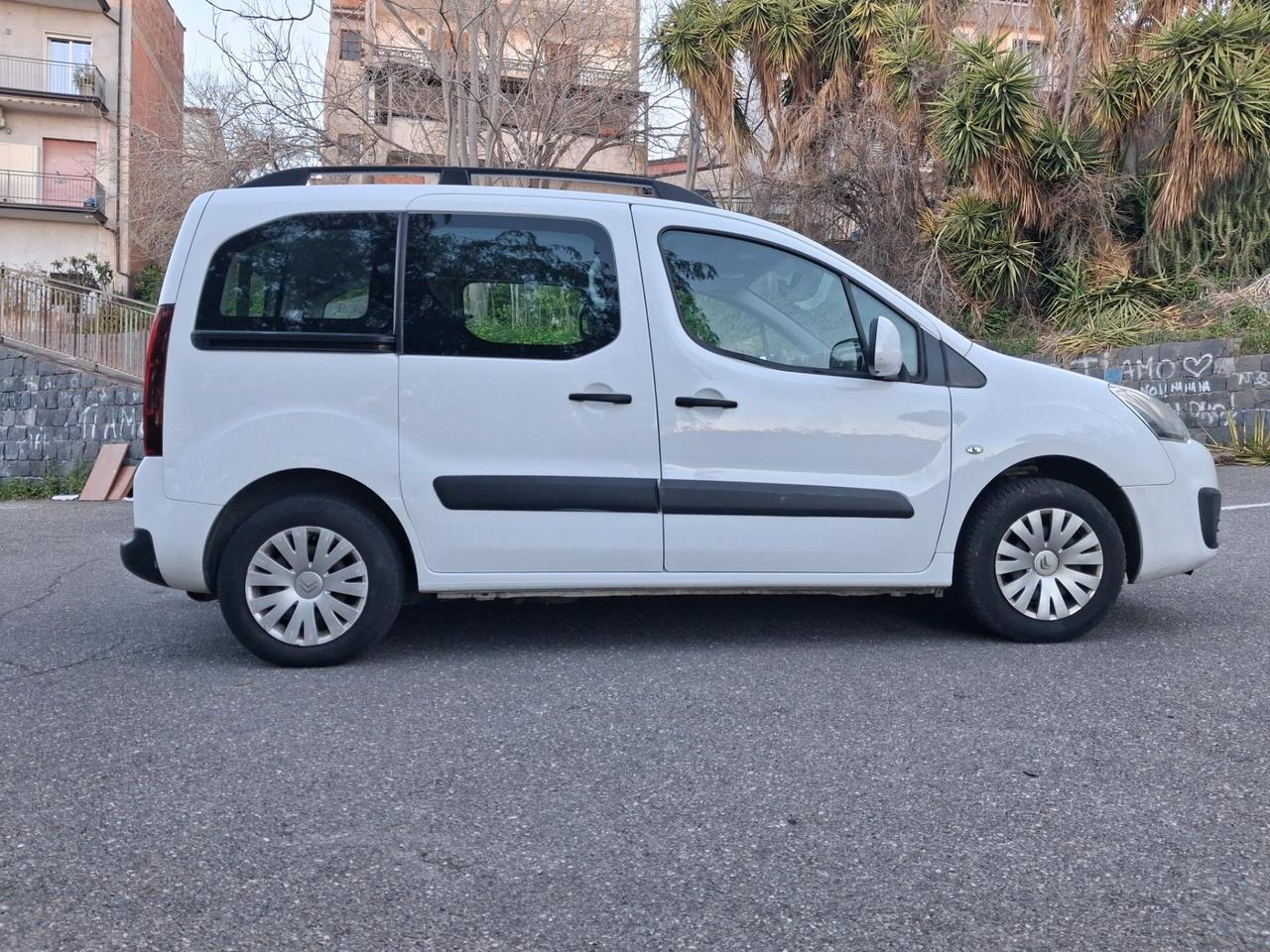 Citroen Berlingo Pianale ribassato con rampa disabili in carrozzina
