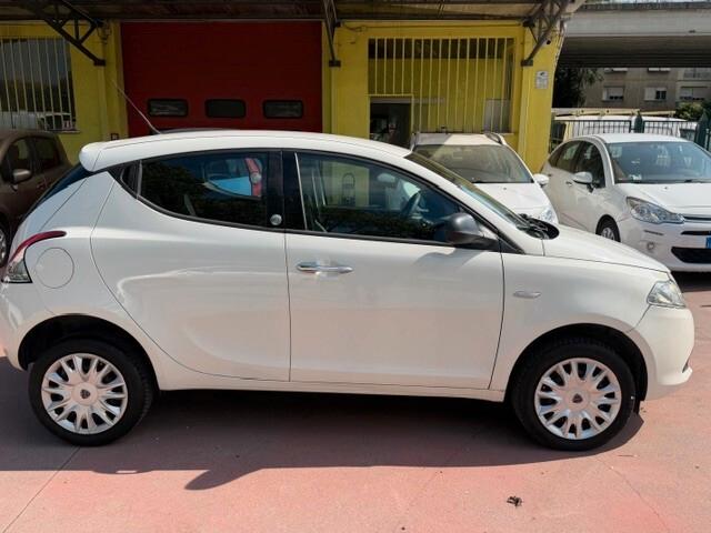 Lancia Ypsilon 0.9 TwinAir 85 CV 5 porte Metano Ecochic