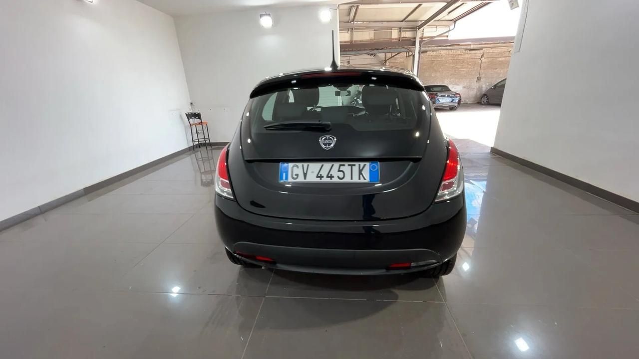 Lancia Ypsilon 1.0 FireFly 5 porte S&S Hybrid Oro