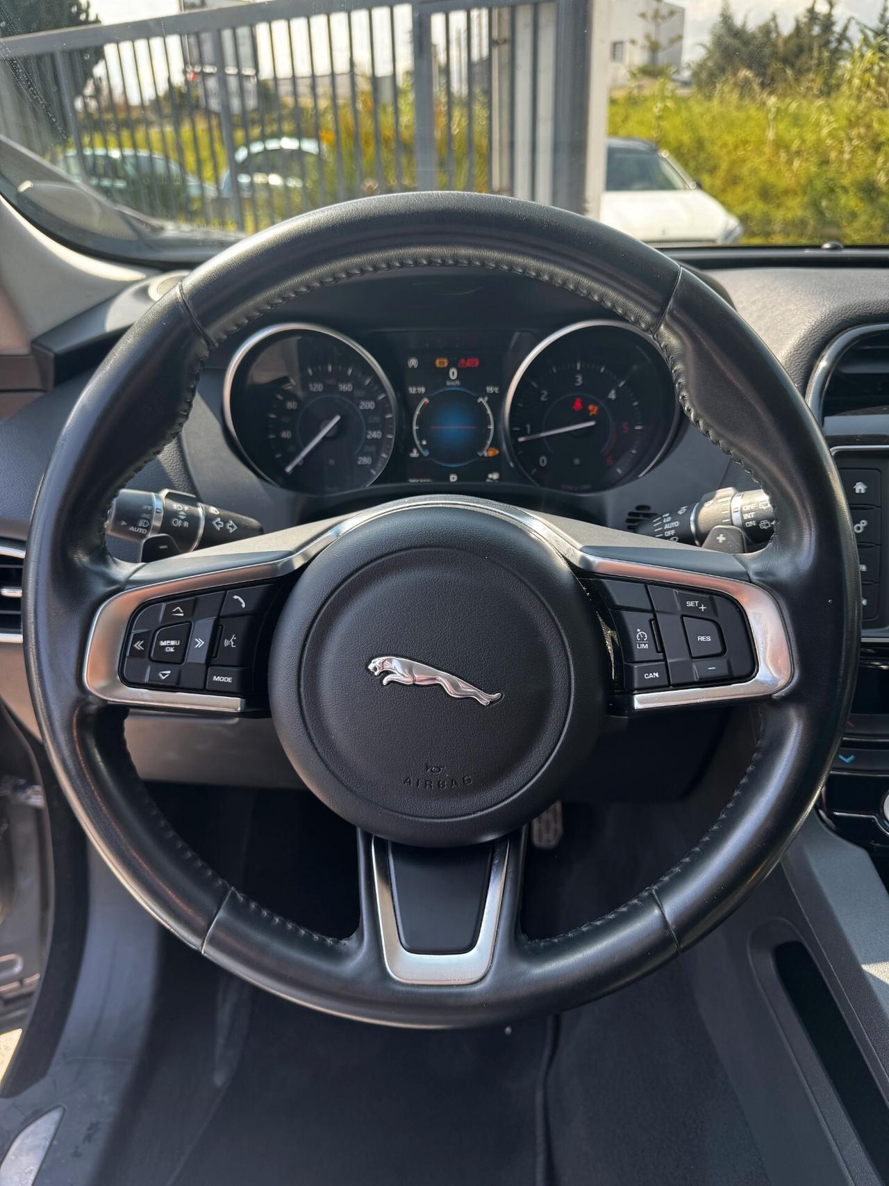 Jaguar F-Pace 2.0 D 180 CV AWD Portfolio