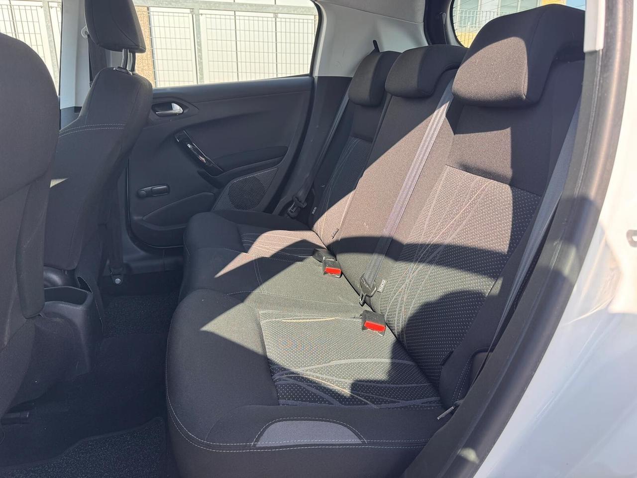 PACCHETTO : PEUGEOT 208 + OPEL CORSA (LEGGERE)