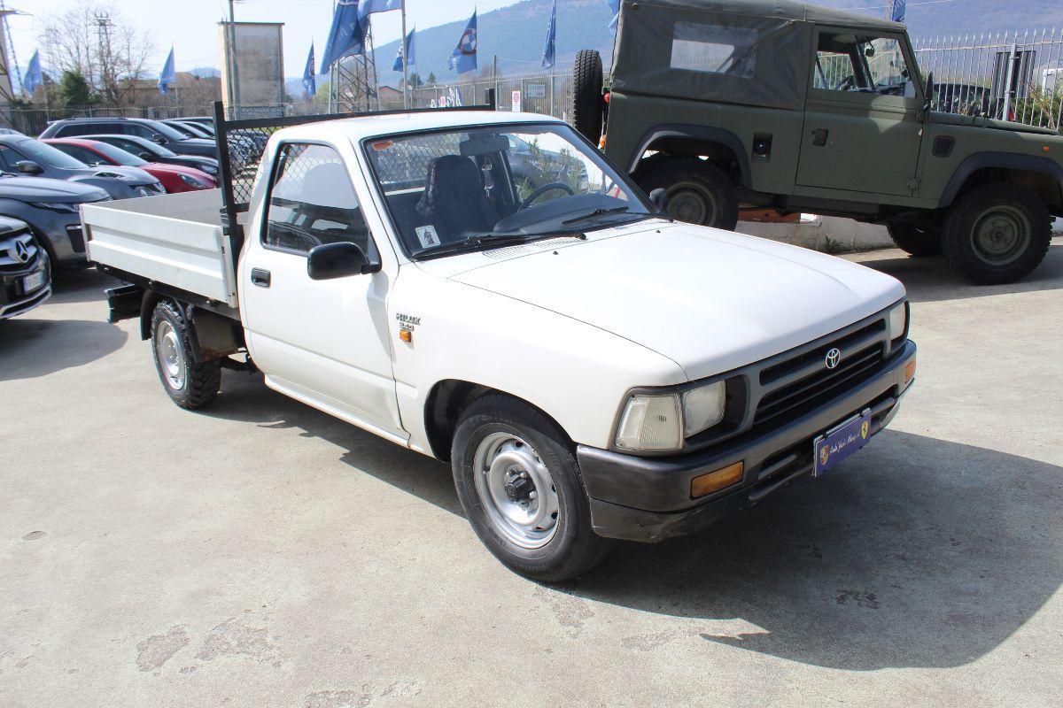 TOYOTA Hilux 2.5 extra cab