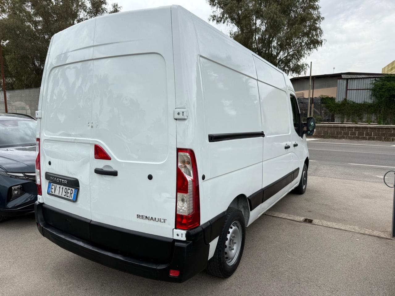 Renault Master 2.3 Diesel Tetto Alto passo Medio