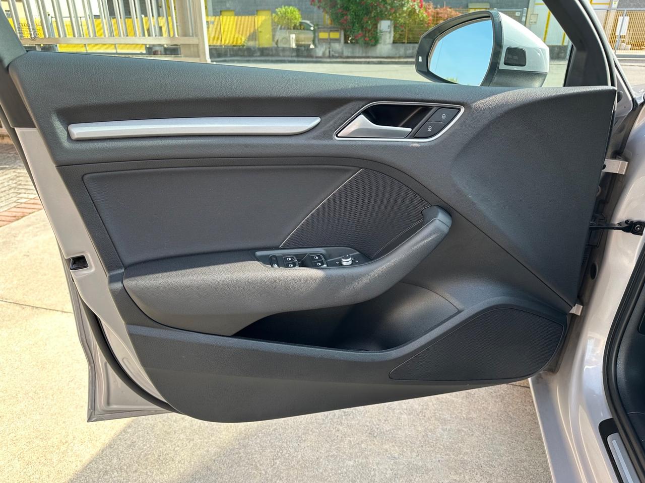 Audi A3 Sedan 1.6 TDI clean diesel S tronic Attraction