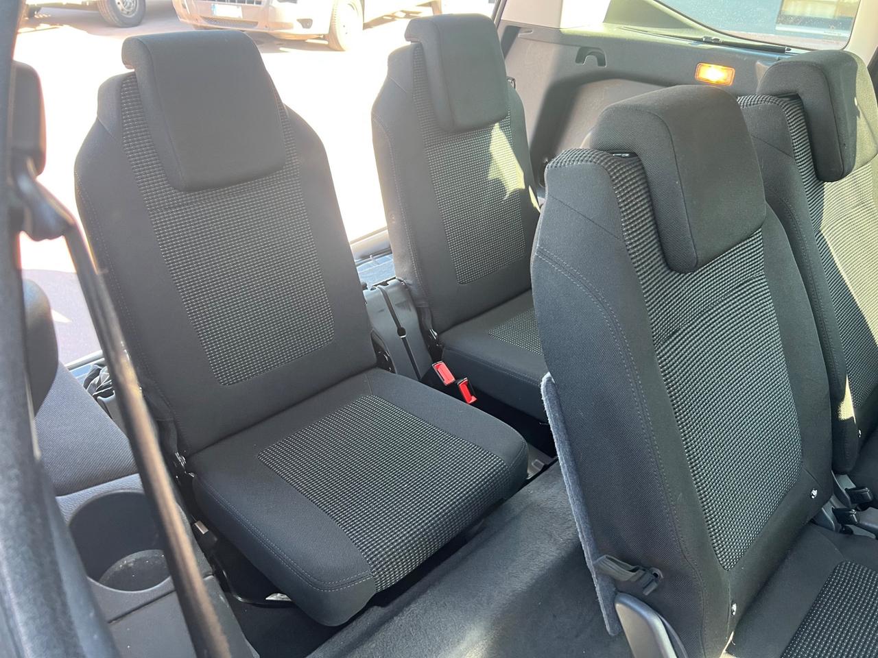 Peugeot 5008 1.6 e-HDi 112CV Stop&Start cambio robotizzato Family