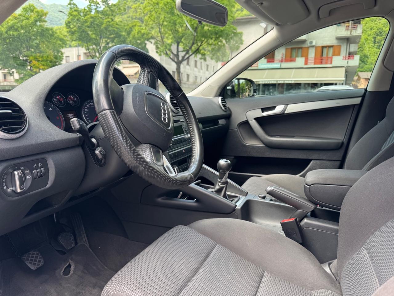Audi A3 SPB 1.6 TDI 105 CV CR - VETRI OSCURATI - GIA' TAGLIANDATA