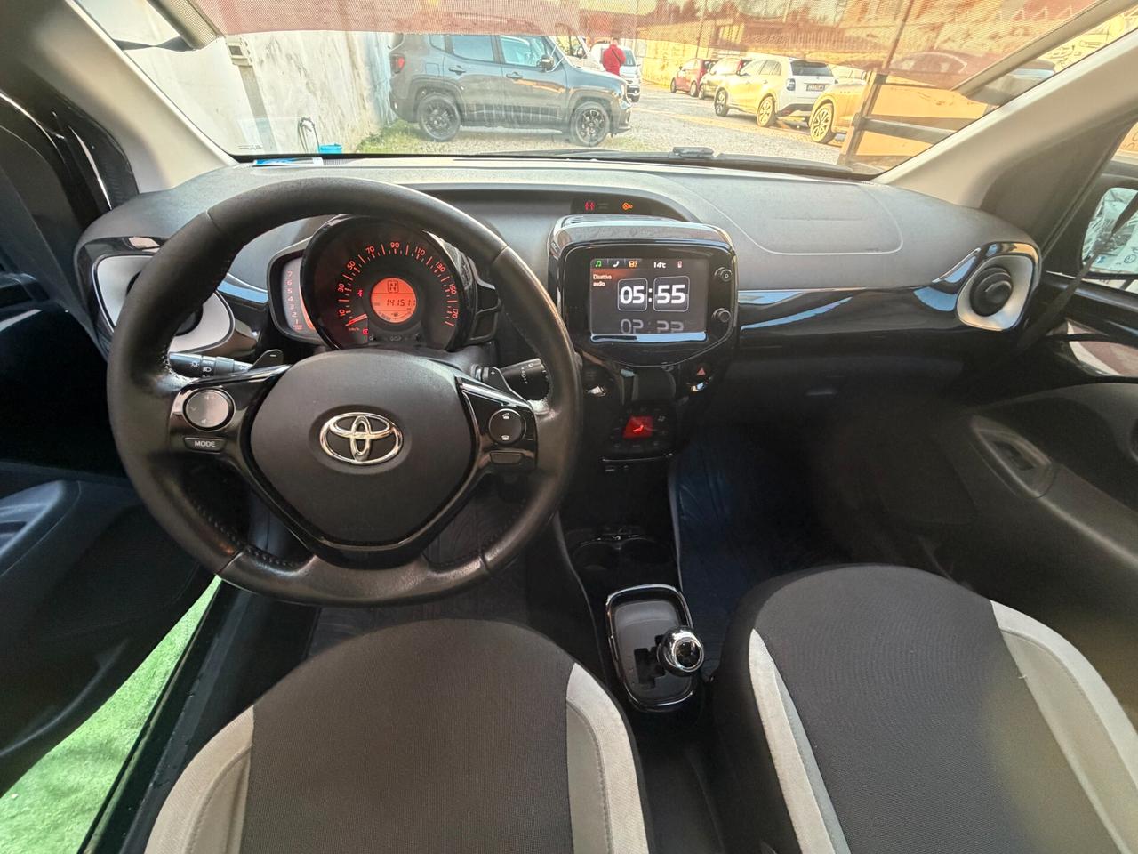 Toyota Aygo 2017 AUTOMATICA 1.0 VVT-i 69 CV 5 porte x-play