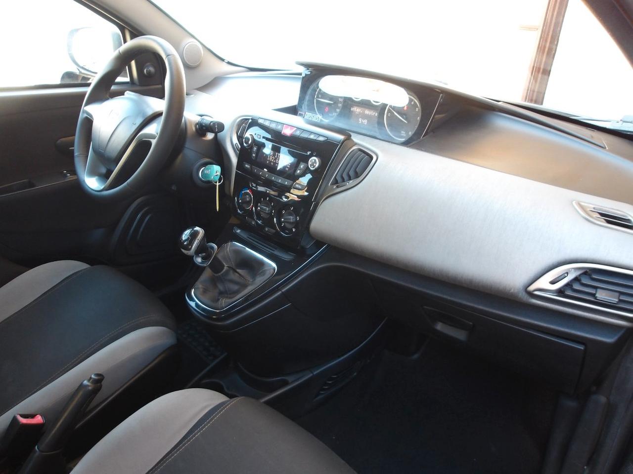 Lancia Ypsilon 5 Porte Ypsilon 1.2 8v Elefantino 69cv my14