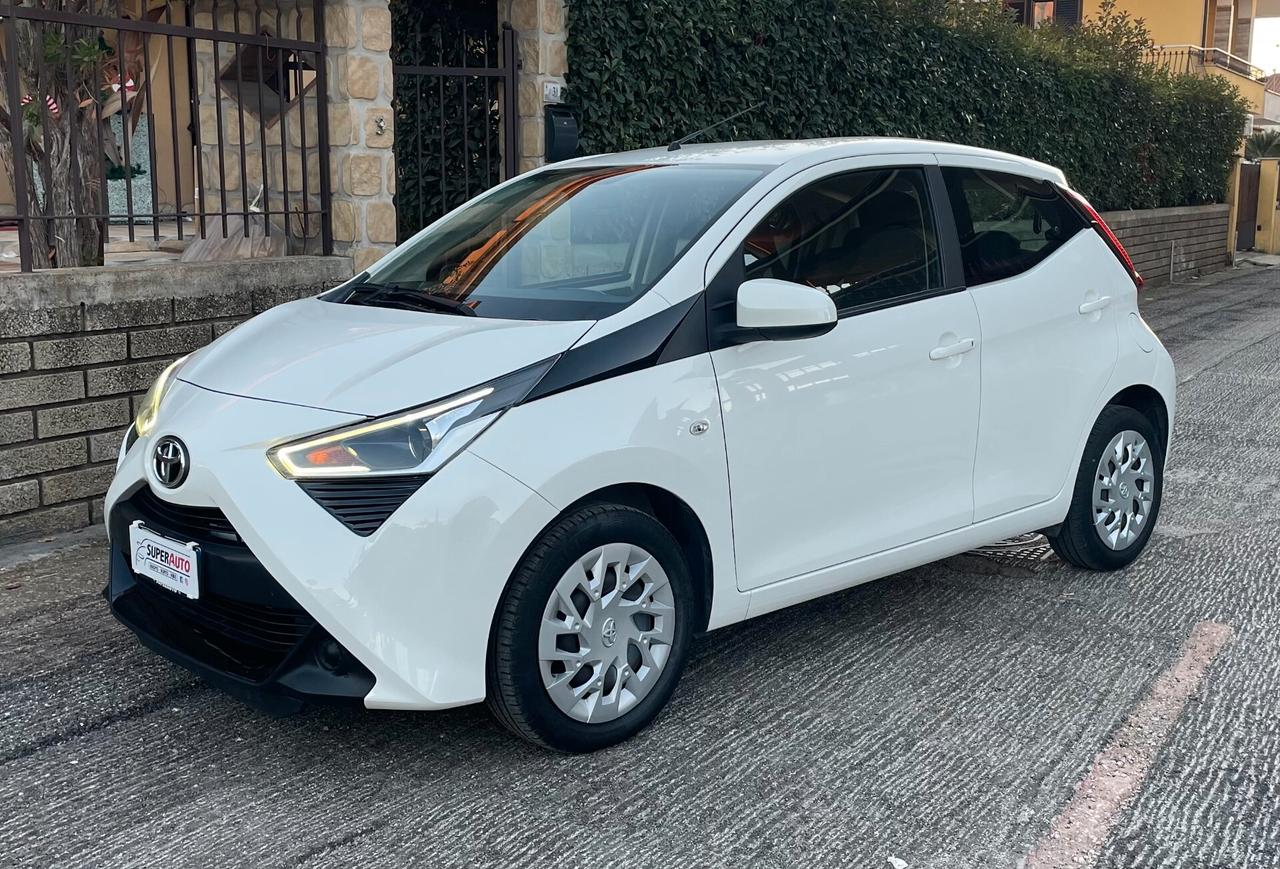 TOYOTA Aygo Connect 1.0 VVT-i 72CV X-BUSINESS
