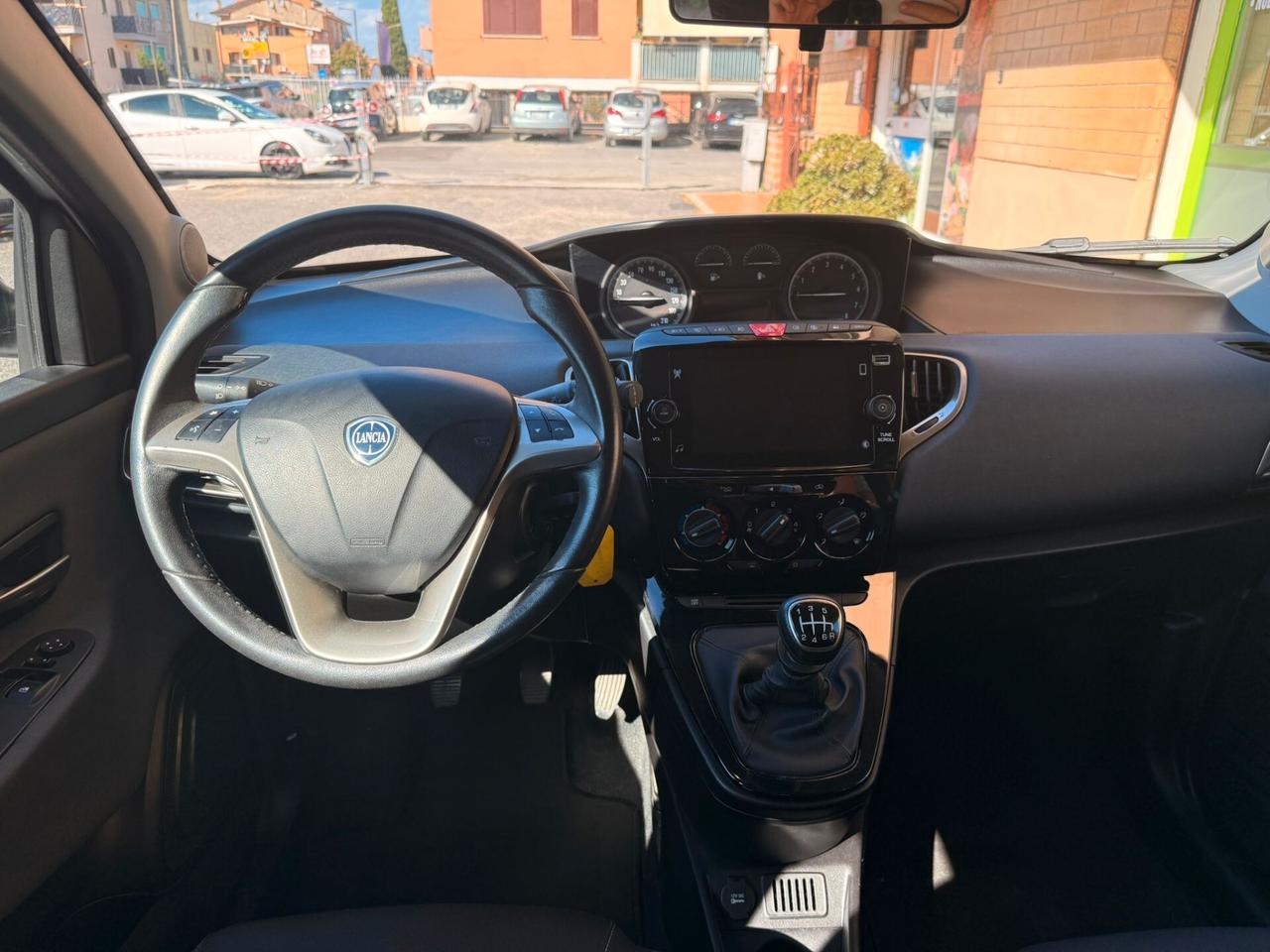 Lancia Ypsilon 1.0 FireFly 5 porte S&S Hybrid Ecochic Gold