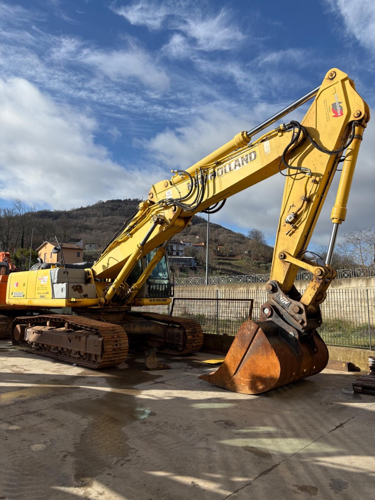 Escavatore New Holland E385B