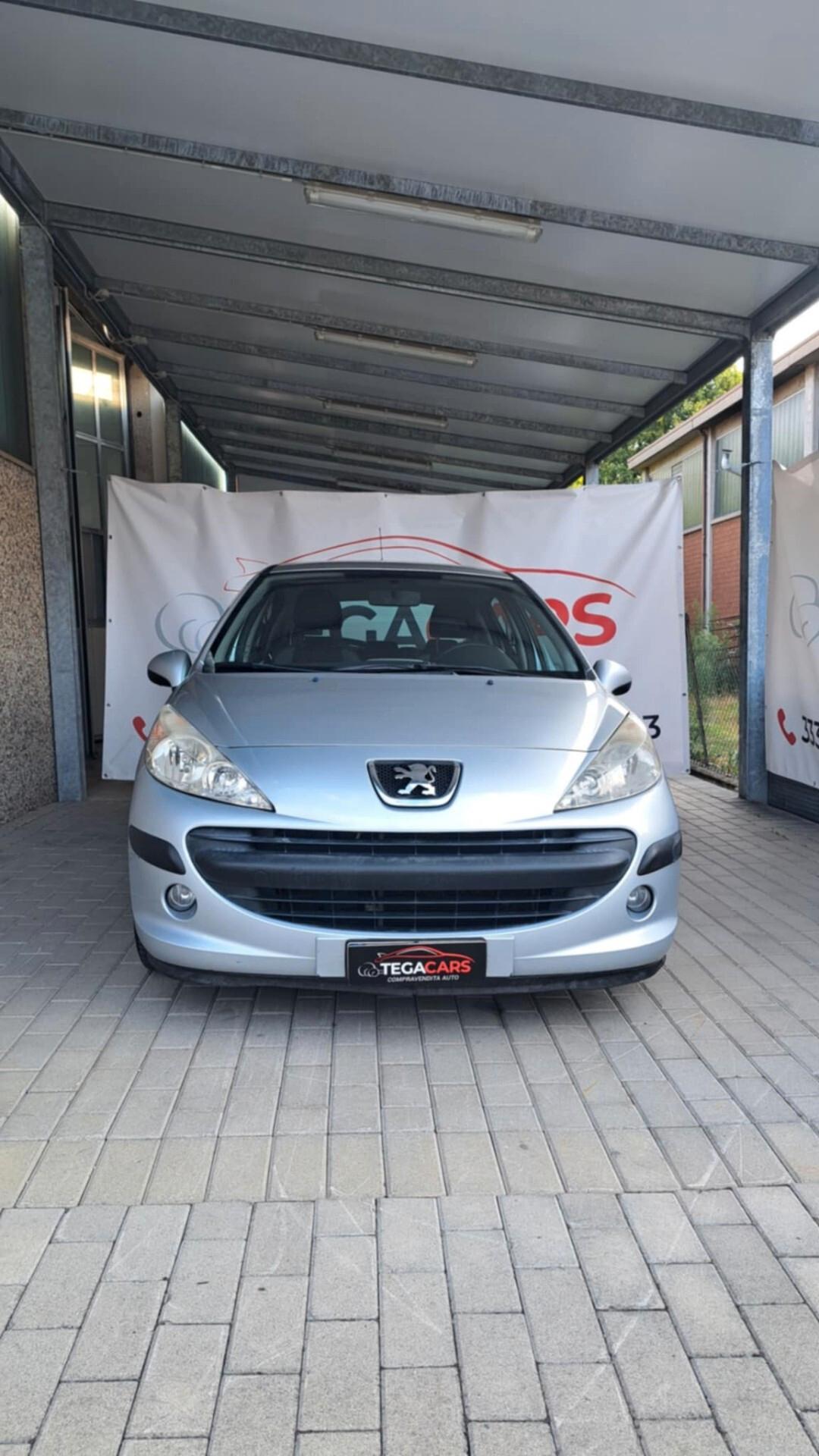 Peugeot 207 1.4 8V 75CV 5p. ONE Line